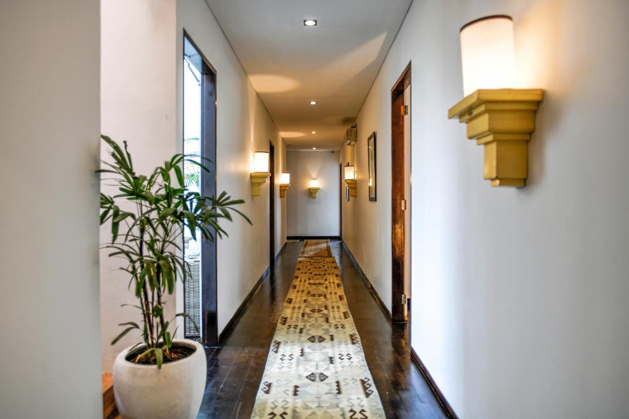Melo Suites Hotel Seminyak Exterior foto